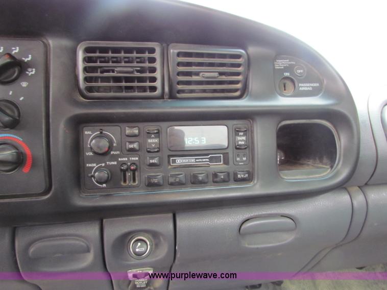 image for item B7100 2001 Dodge Ram 2500 pickup truck
