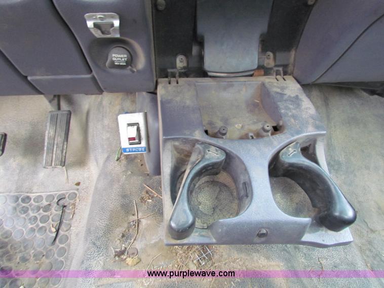 image for item B7100 2001 Dodge Ram 2500 pickup truck
