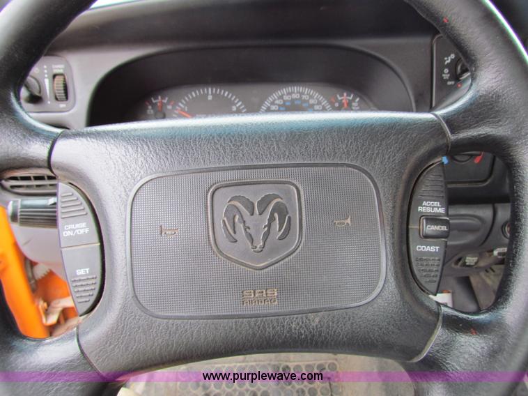 image for item B7100 2001 Dodge Ram 2500 pickup truck