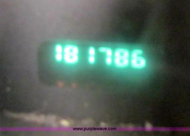 image for item B7100 2001 Dodge Ram 2500 pickup truck