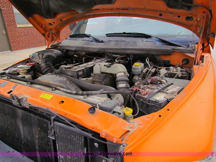 image for item B7100 2001 Dodge Ram 2500 pickup truck