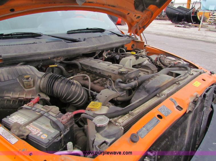 image for item B7100 2001 Dodge Ram 2500 pickup truck