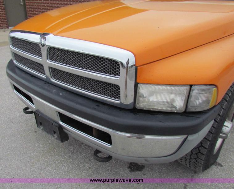 image for item B7100 2001 Dodge Ram 2500 pickup truck