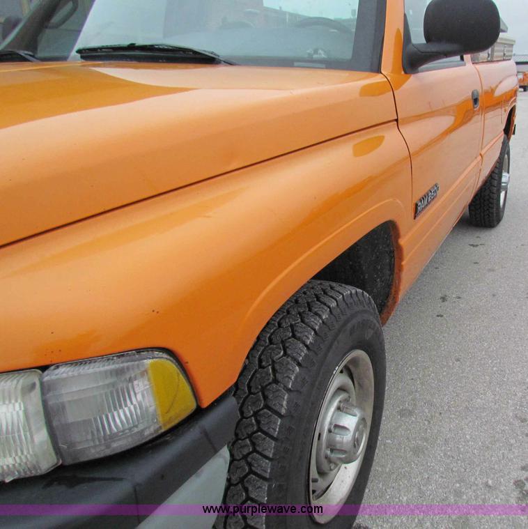image for item B7100 2001 Dodge Ram 2500 pickup truck