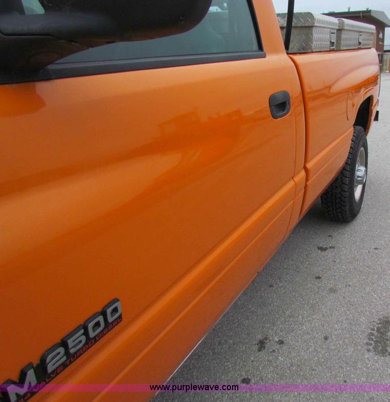 image for item B7100 2001 Dodge Ram 2500 pickup truck