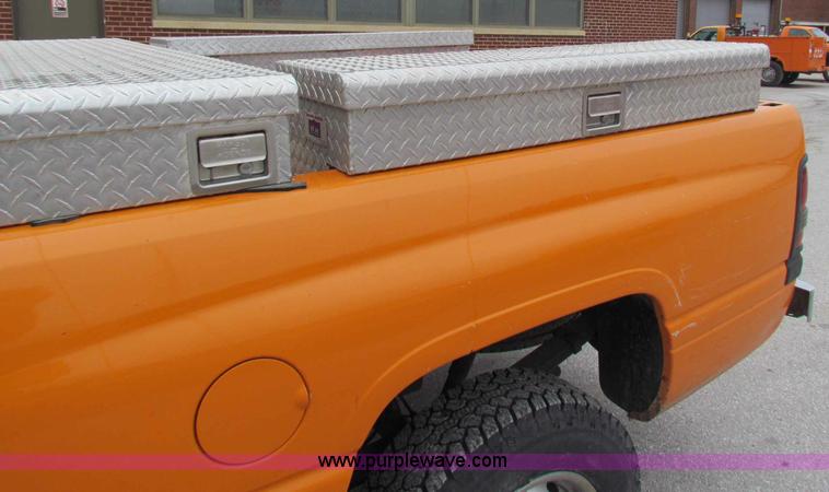 image for item B7100 2001 Dodge Ram 2500 pickup truck