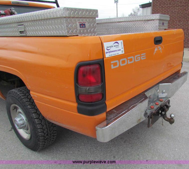 image for item B7100 2001 Dodge Ram 2500 pickup truck