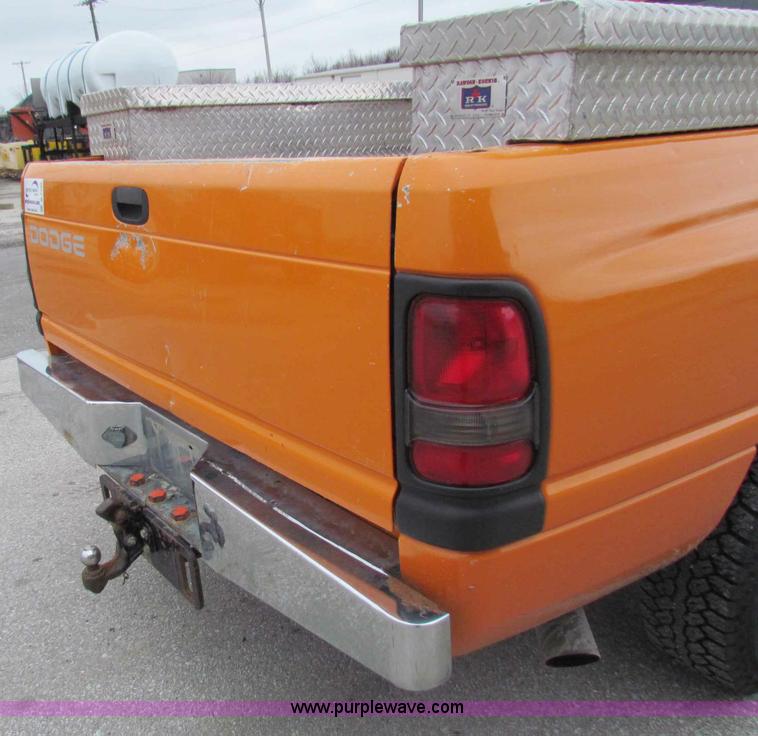 image for item B7100 2001 Dodge Ram 2500 pickup truck