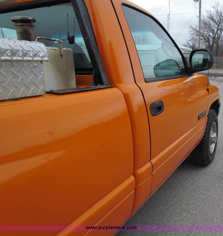 image for item B7100 2001 Dodge Ram 2500 pickup truck