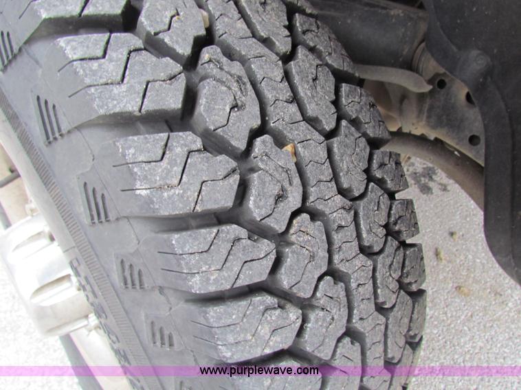 image for item B7100 2001 Dodge Ram 2500 pickup truck