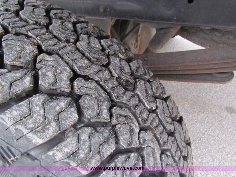 image for item B7100 2001 Dodge Ram 2500 pickup truck