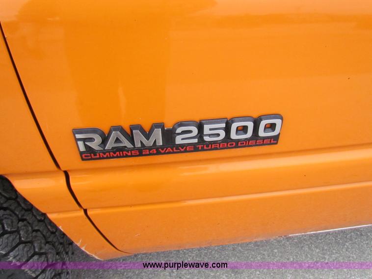 image for item B7100 2001 Dodge Ram 2500 pickup truck