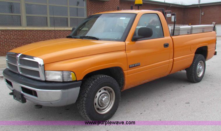 image for item B7100 2001 Dodge Ram 2500 pickup truck