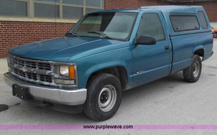 image for item B7101 1997 Chevrolet C1500 pickup truck