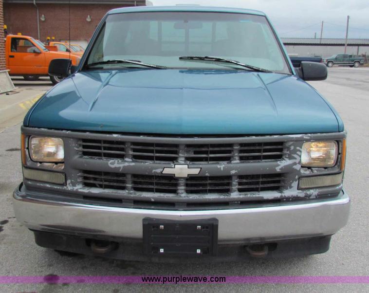 image for item B7101 1997 Chevrolet C1500 pickup truck