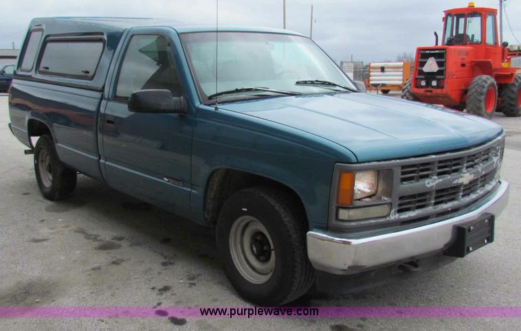 image for item B7101 1997 Chevrolet C1500 pickup truck