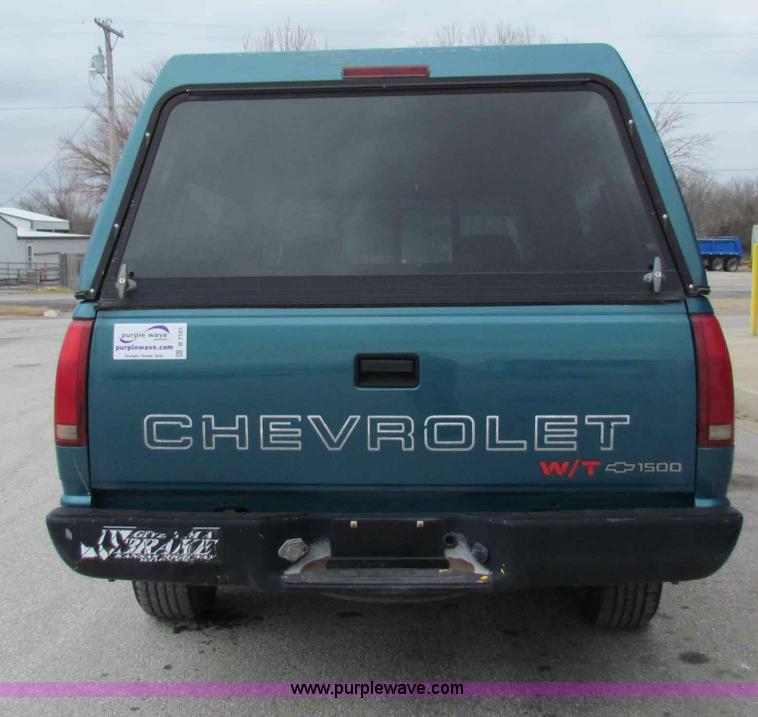 image for item B7101 1997 Chevrolet C1500 pickup truck