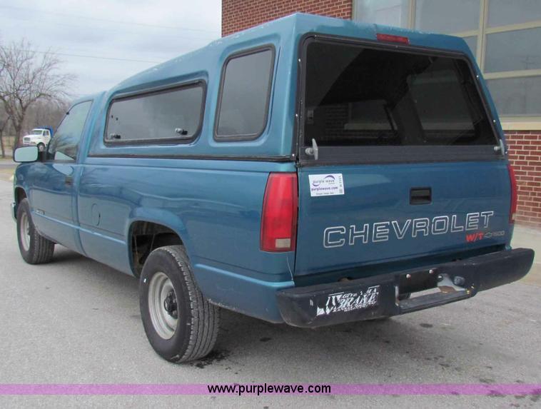 image for item B7101 1997 Chevrolet C1500 pickup truck