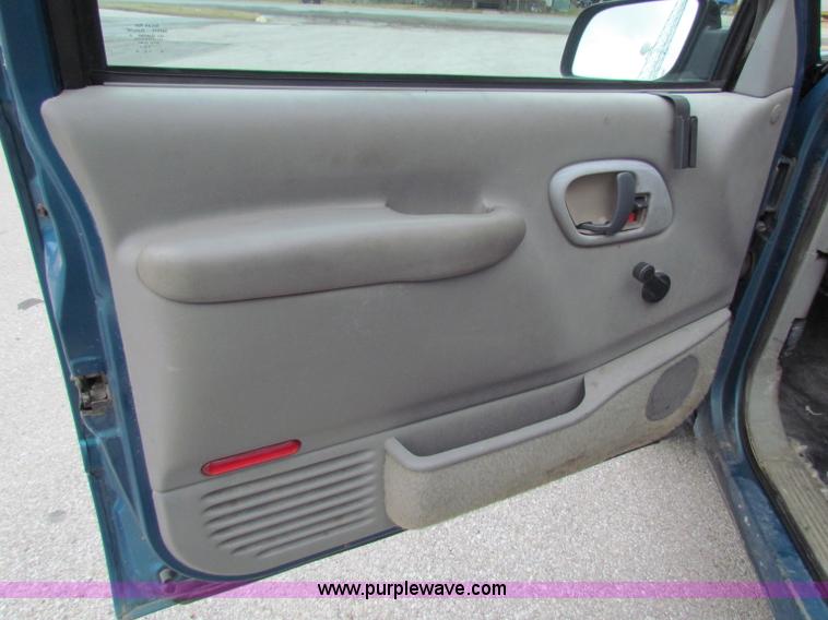 image for item B7101 1997 Chevrolet C1500 pickup truck