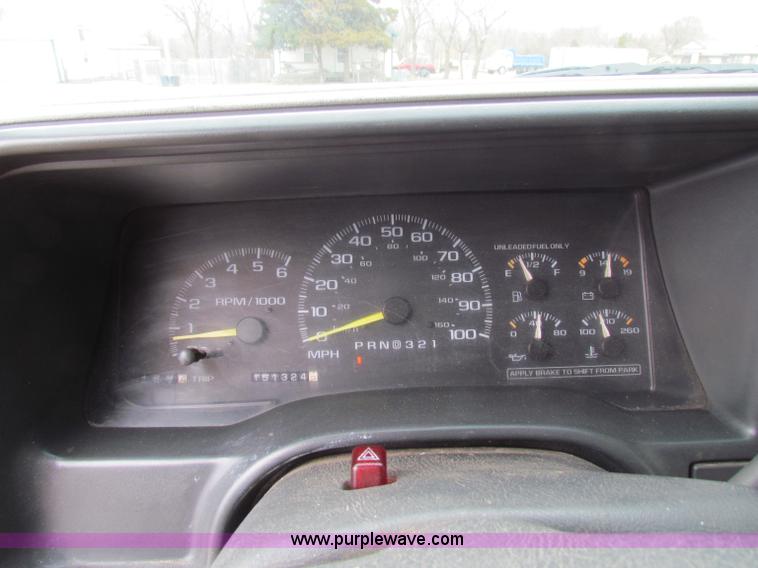 image for item B7101 1997 Chevrolet C1500 pickup truck