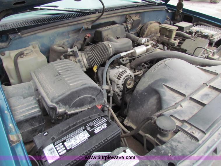 image for item B7101 1997 Chevrolet C1500 pickup truck