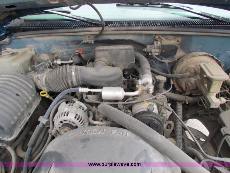 image for item B7101 1997 Chevrolet C1500 pickup truck