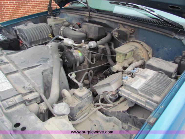 image for item B7101 1997 Chevrolet C1500 pickup truck