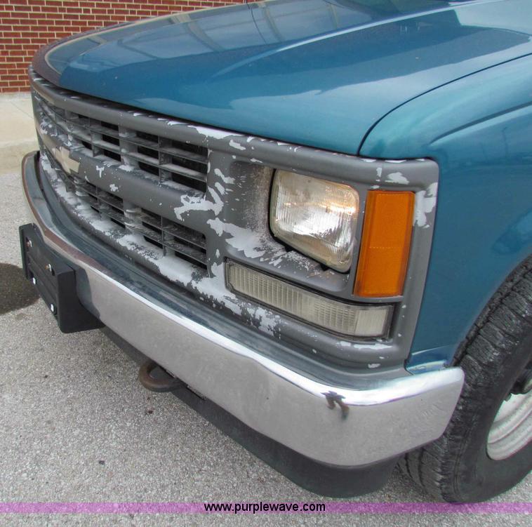 image for item B7101 1997 Chevrolet C1500 pickup truck