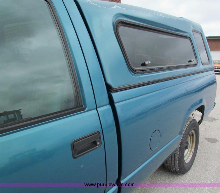 image for item B7101 1997 Chevrolet C1500 pickup truck