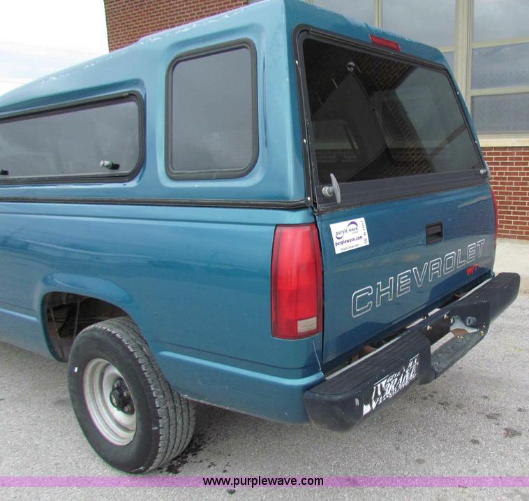 image for item B7101 1997 Chevrolet C1500 pickup truck