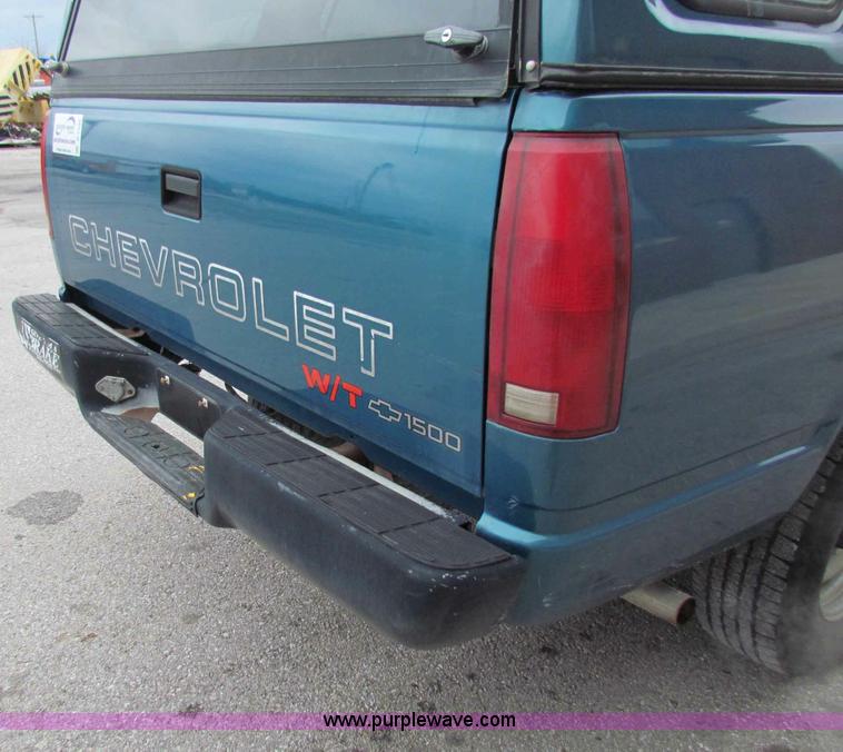 image for item B7101 1997 Chevrolet C1500 pickup truck