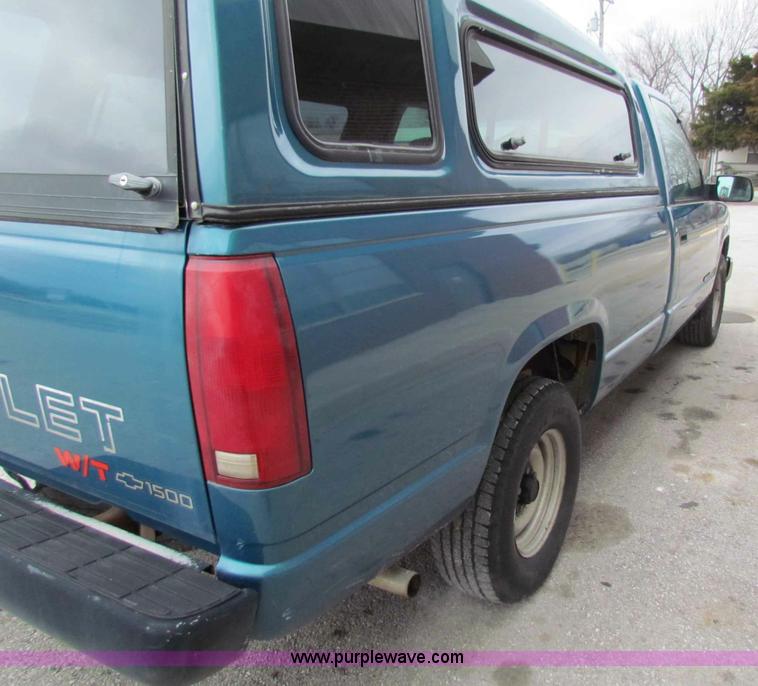 image for item B7101 1997 Chevrolet C1500 pickup truck