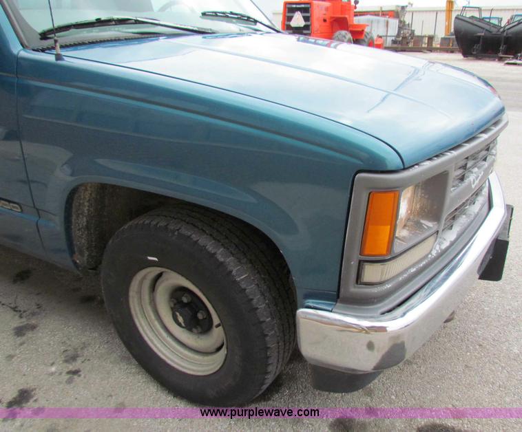 image for item B7101 1997 Chevrolet C1500 pickup truck