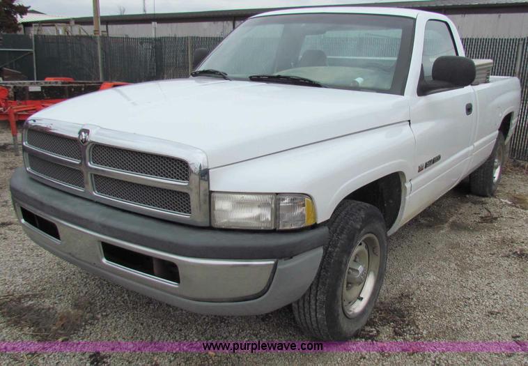 image for item B7102 2001 Dodge Ram 1500 pickup truck