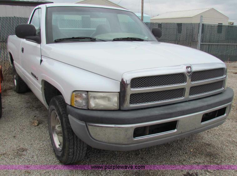 image for item B7102 2001 Dodge Ram 1500 pickup truck