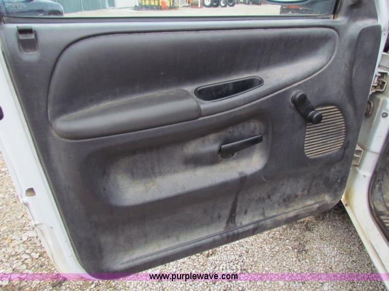 image for item B7102 2001 Dodge Ram 1500 pickup truck