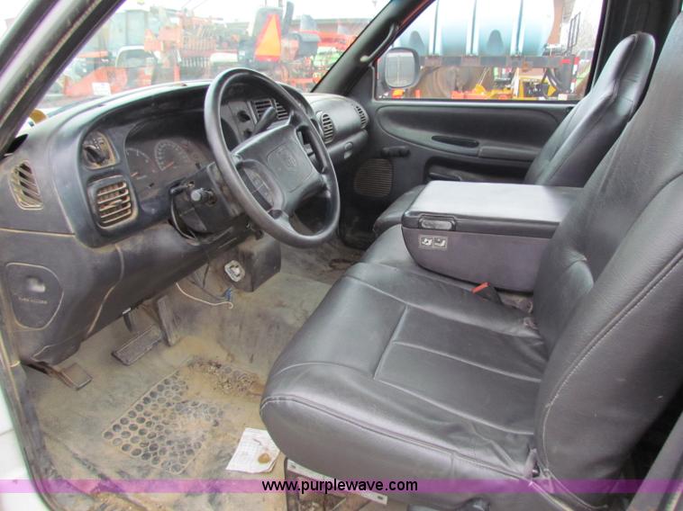 image for item B7102 2001 Dodge Ram 1500 pickup truck