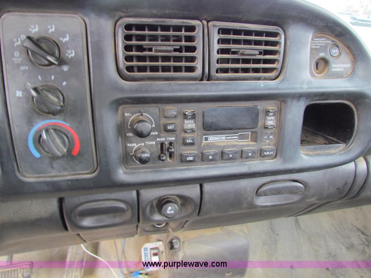 image for item B7102 2001 Dodge Ram 1500 pickup truck