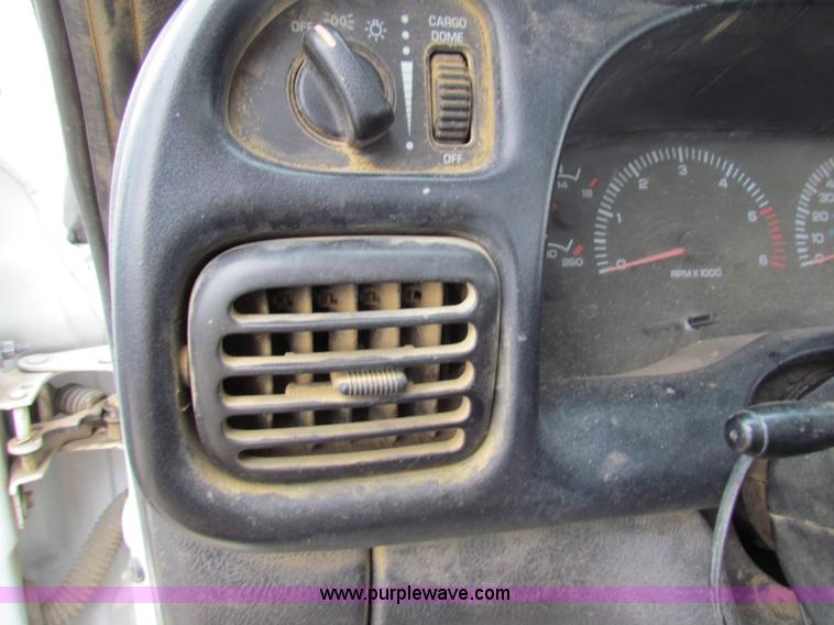 image for item B7102 2001 Dodge Ram 1500 pickup truck