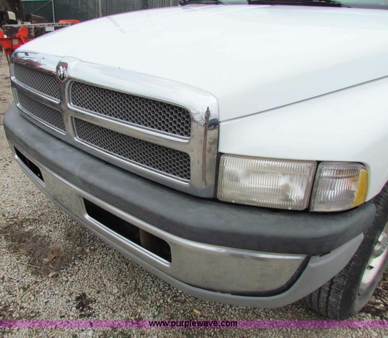image for item B7102 2001 Dodge Ram 1500 pickup truck
