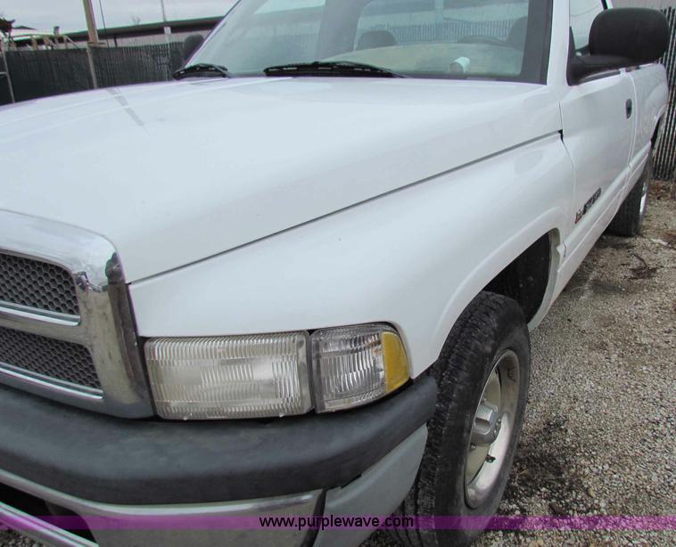 image for item B7102 2001 Dodge Ram 1500 pickup truck