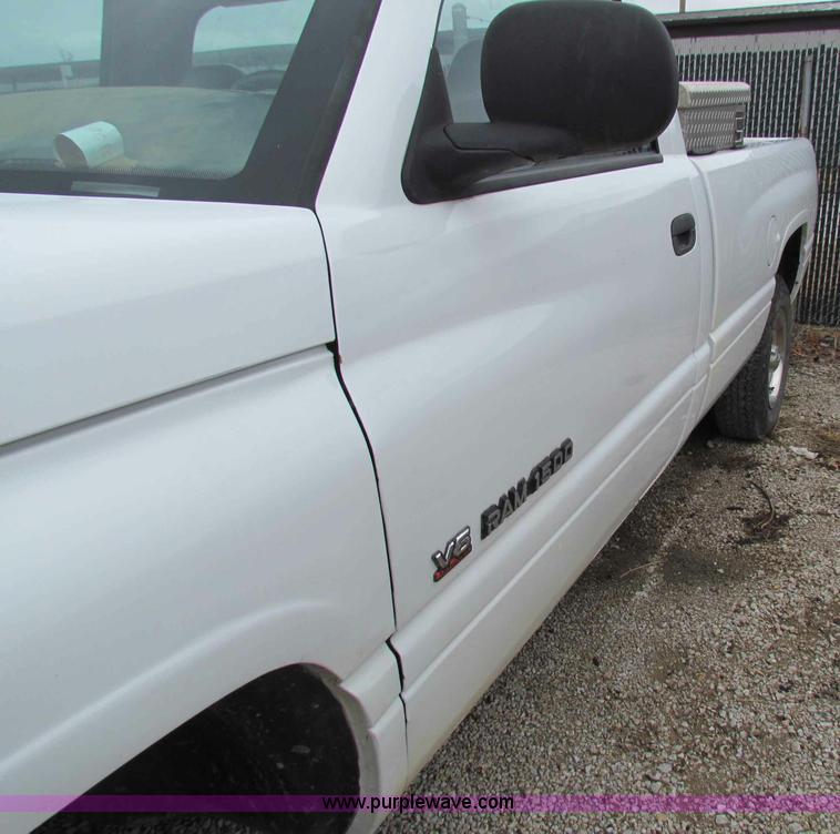 image for item B7102 2001 Dodge Ram 1500 pickup truck