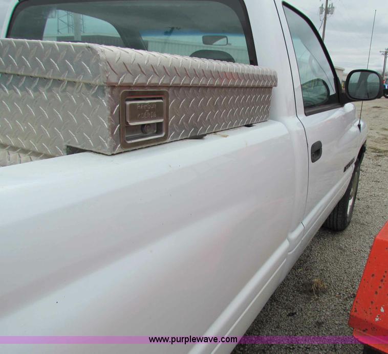 image for item B7102 2001 Dodge Ram 1500 pickup truck