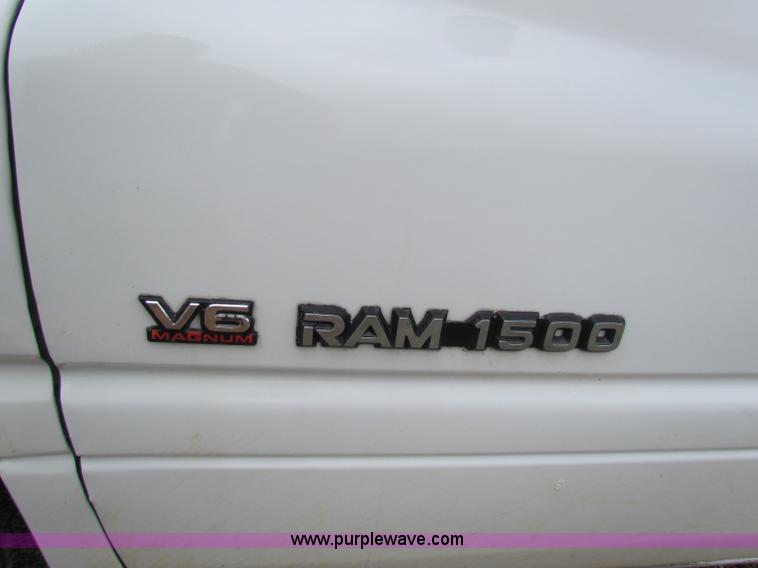 image for item B7102 2001 Dodge Ram 1500 pickup truck