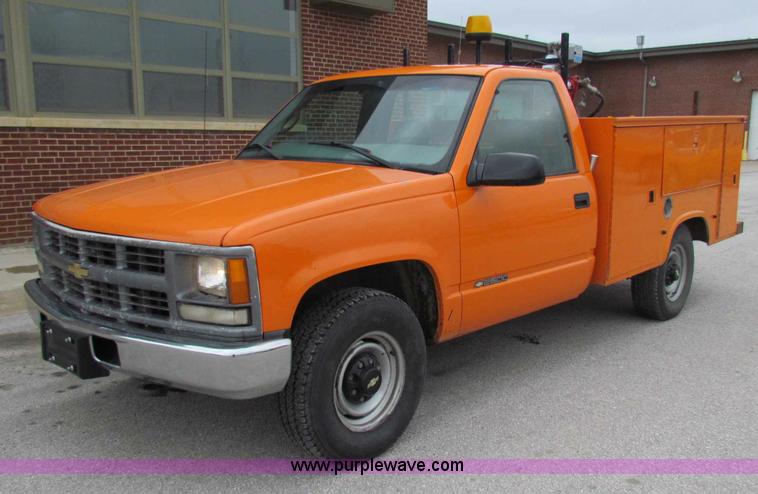image for item B7106 1999 Chevrolet C2500 pickup truck