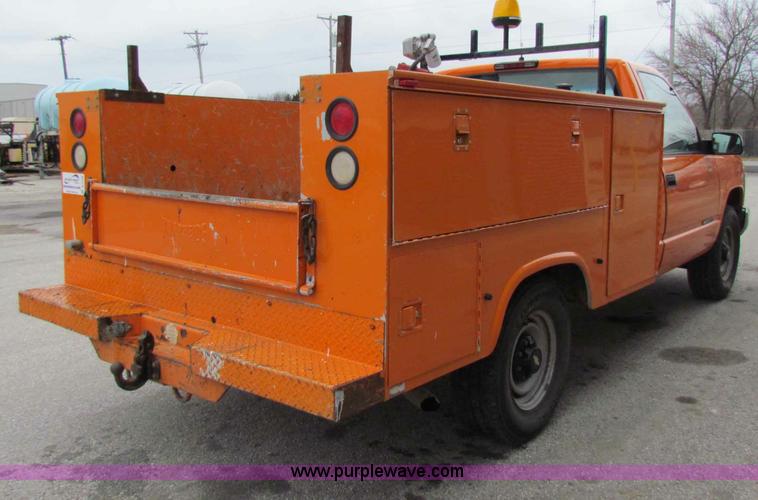 image for item B7106 1999 Chevrolet C2500 pickup truck