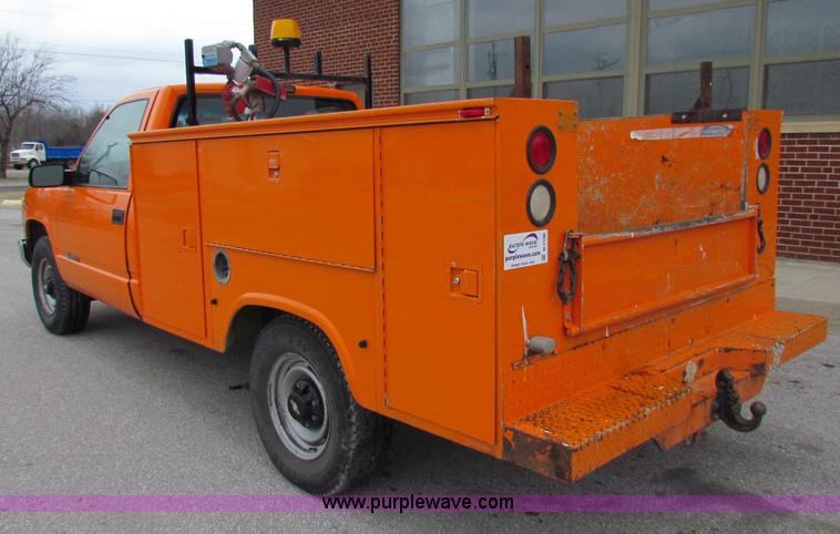 image for item B7106 1999 Chevrolet C2500 pickup truck