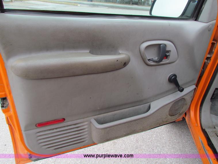 image for item B7106 1999 Chevrolet C2500 pickup truck