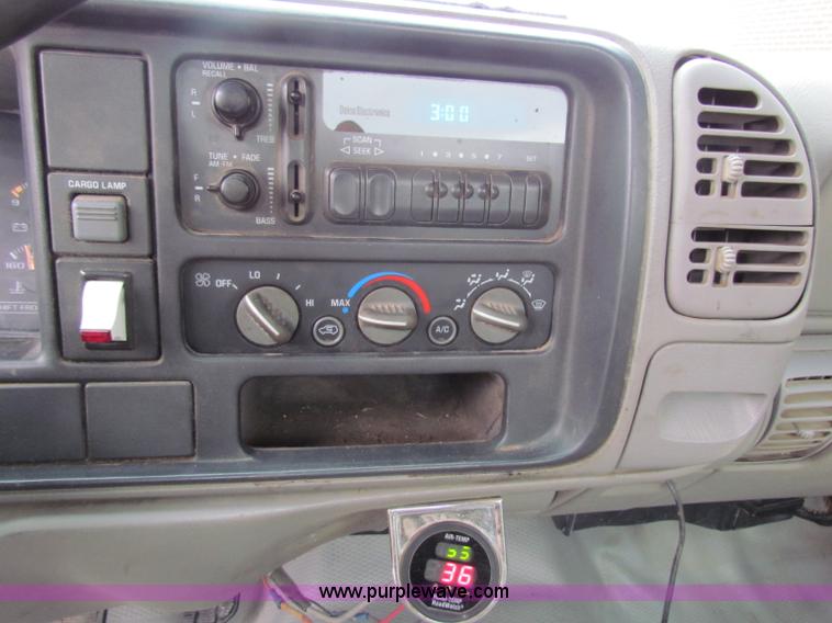 image for item B7106 1999 Chevrolet C2500 pickup truck