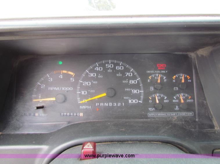 image for item B7106 1999 Chevrolet C2500 pickup truck